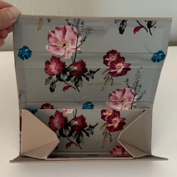 NWT Ted Baker large cosmetic bag, 2 eyeglass/sunglass cases, cleaning cloth set - Picture 11 of 16